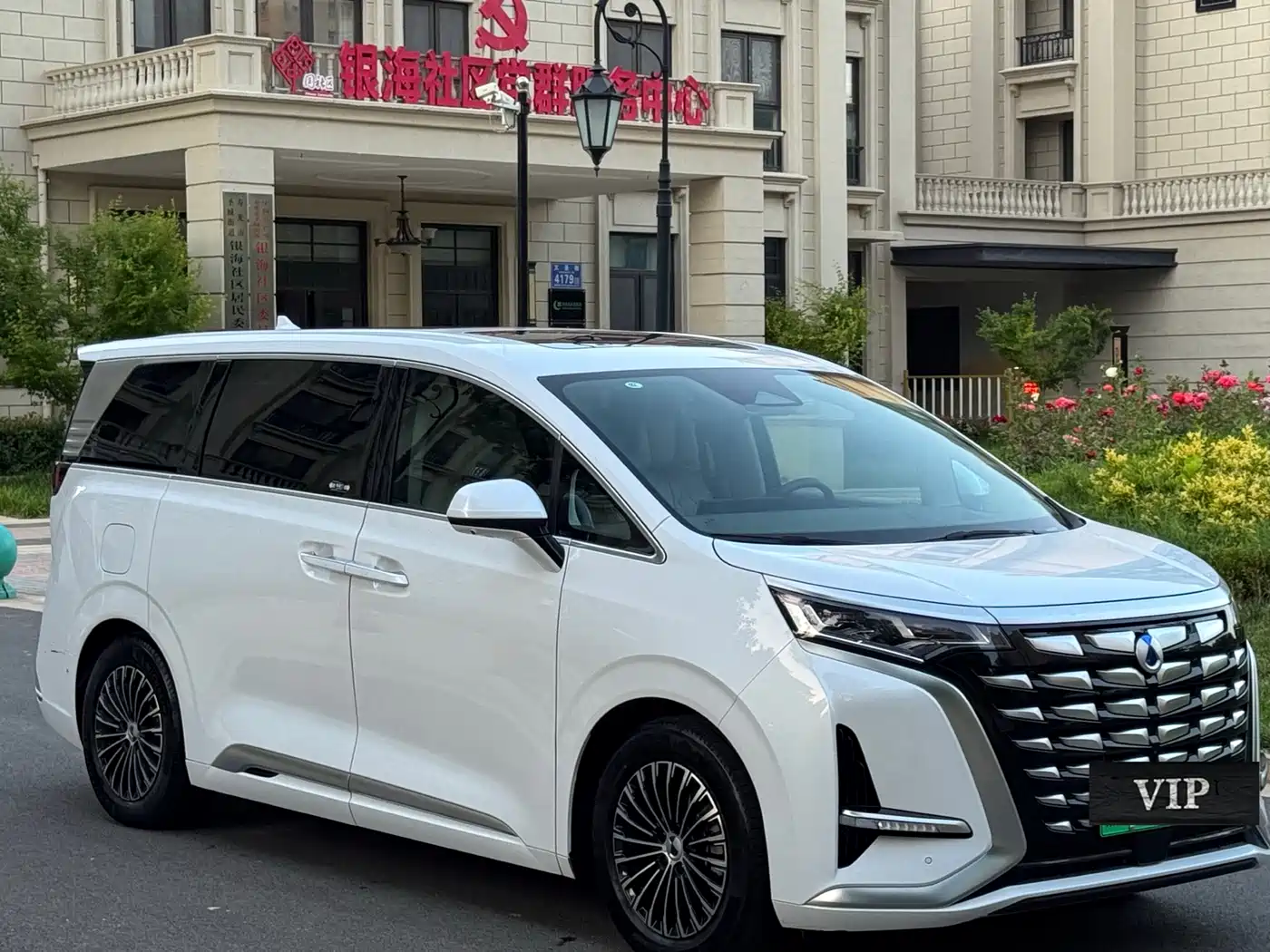 Denza D9 2022 DM-i 970 All-Wheel Drive Honor Edition фото 3