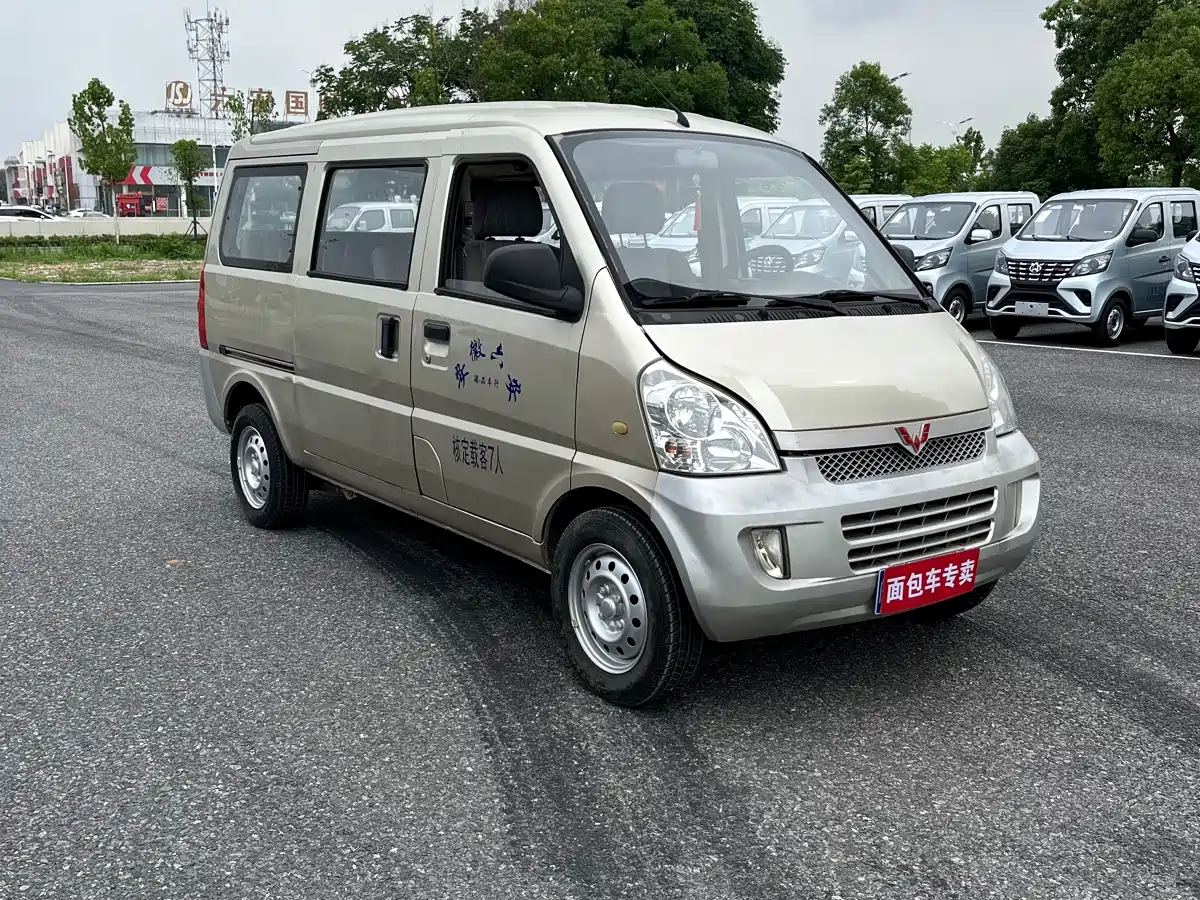 Wuling Motors Wuling Rongguang 2012 2011 1.2L Base Model