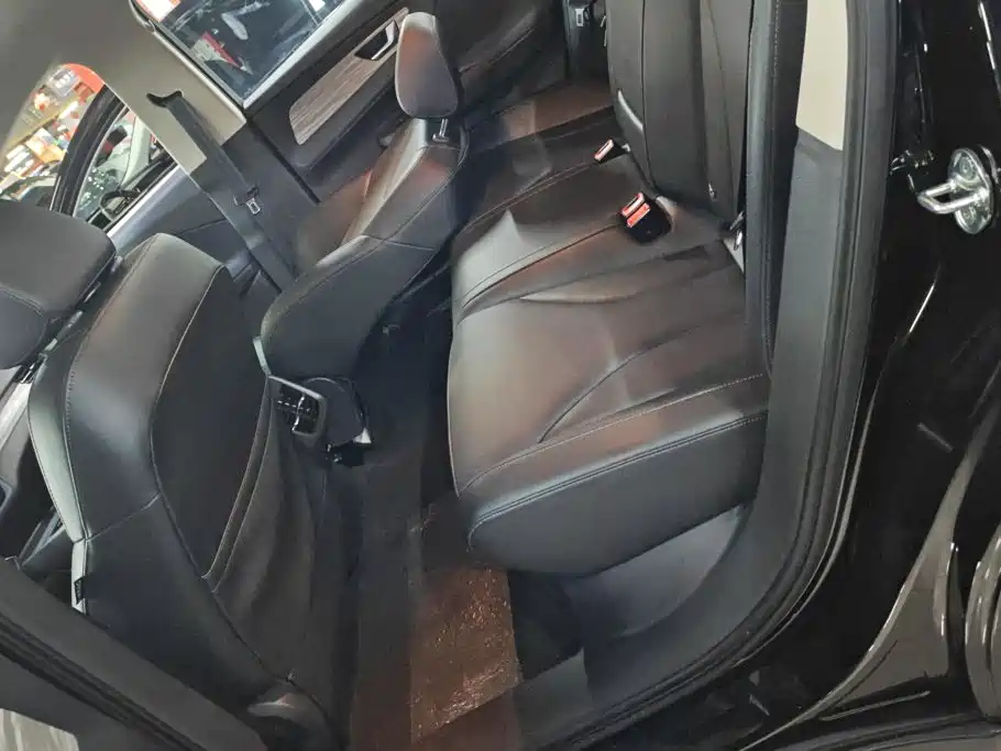 Hongqi E-QM5 2026 2025 Model 500km Travel Edition
