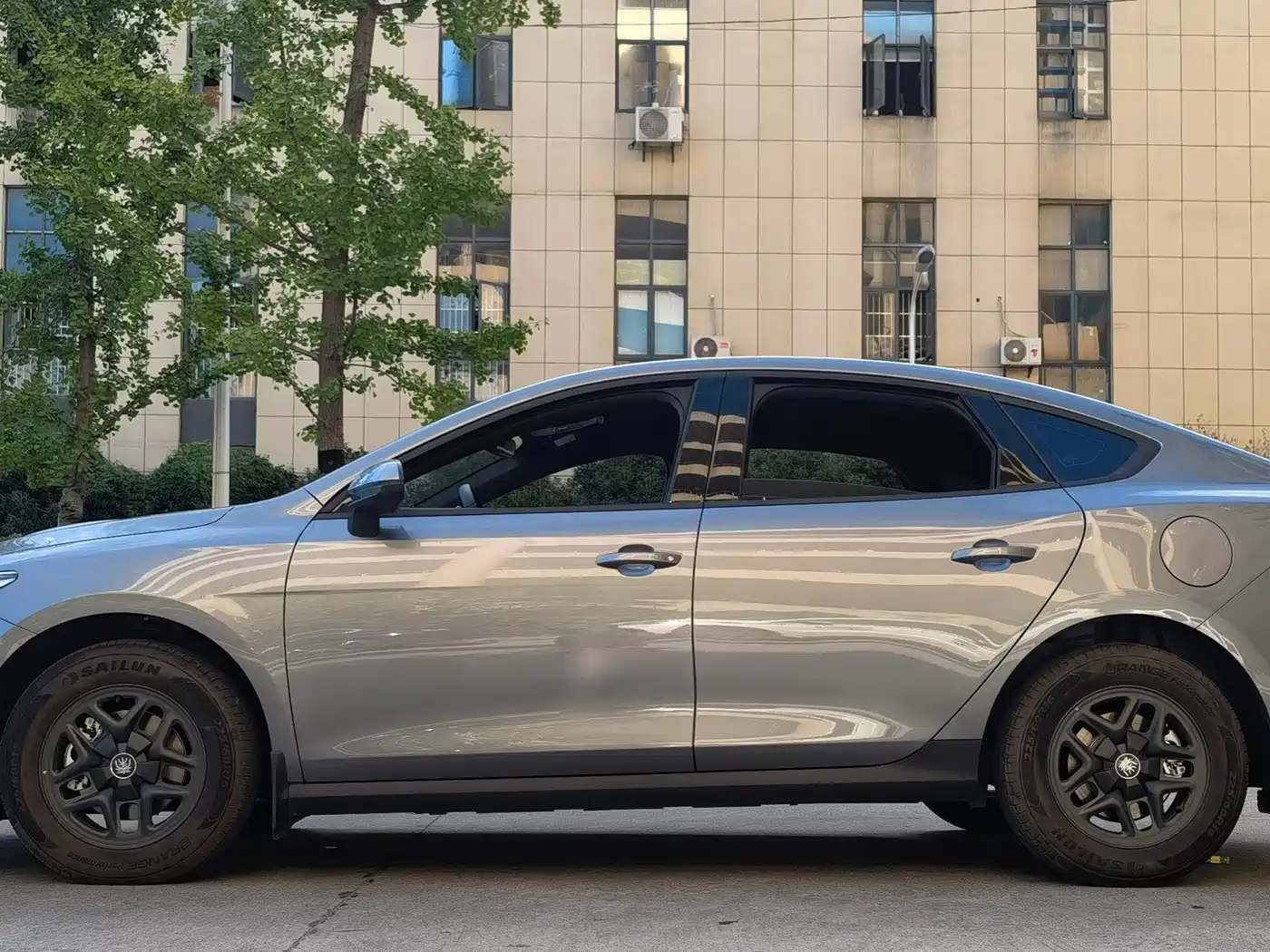 BYD Qin PLUS 2025 DM-i Smart Drive 55KM Leader фото 3