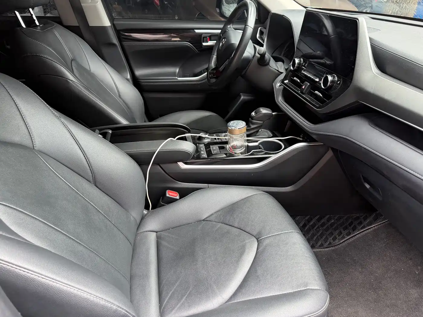 Photo 3 - Toyota Highlander