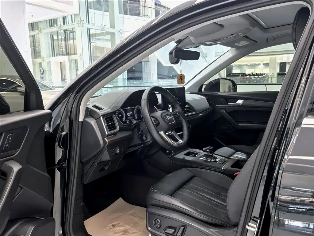 Audi Q5L 2022 40T Luxury Dynamic фото 9