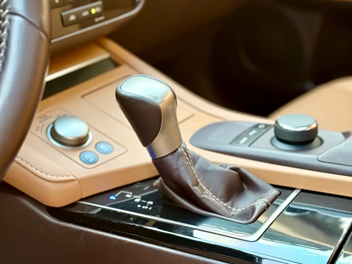 Photo 25 - Lexus ES