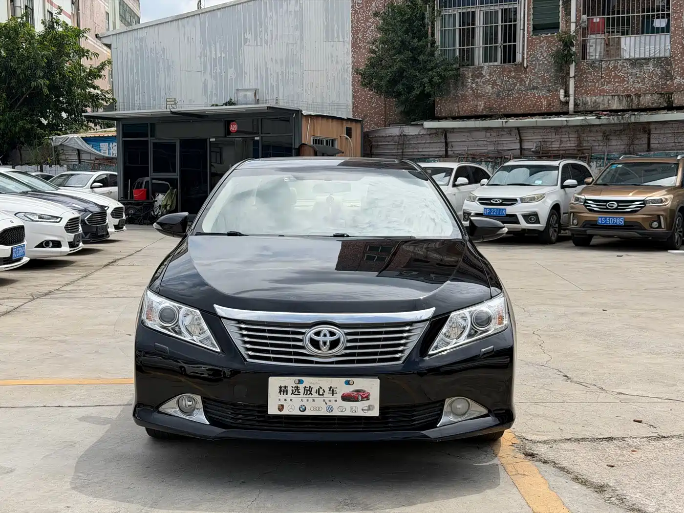 Фото 2 - Toyota Camry