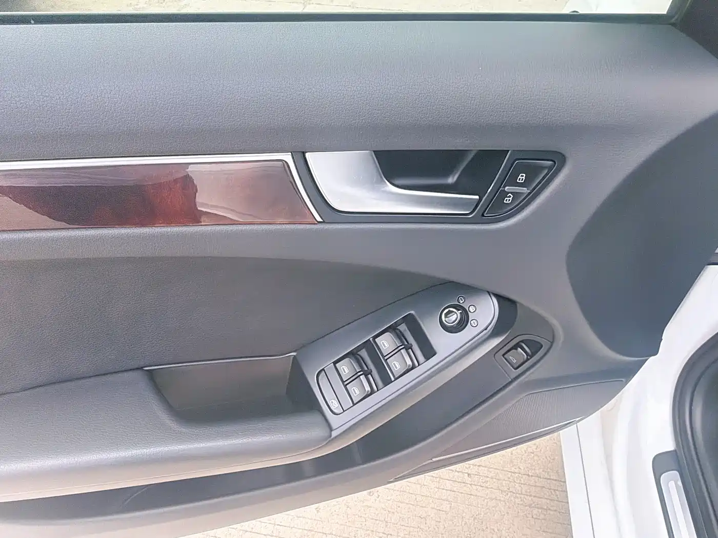 Audi A4L 2012 2.0 TFSI Automatic Luxury фото 10