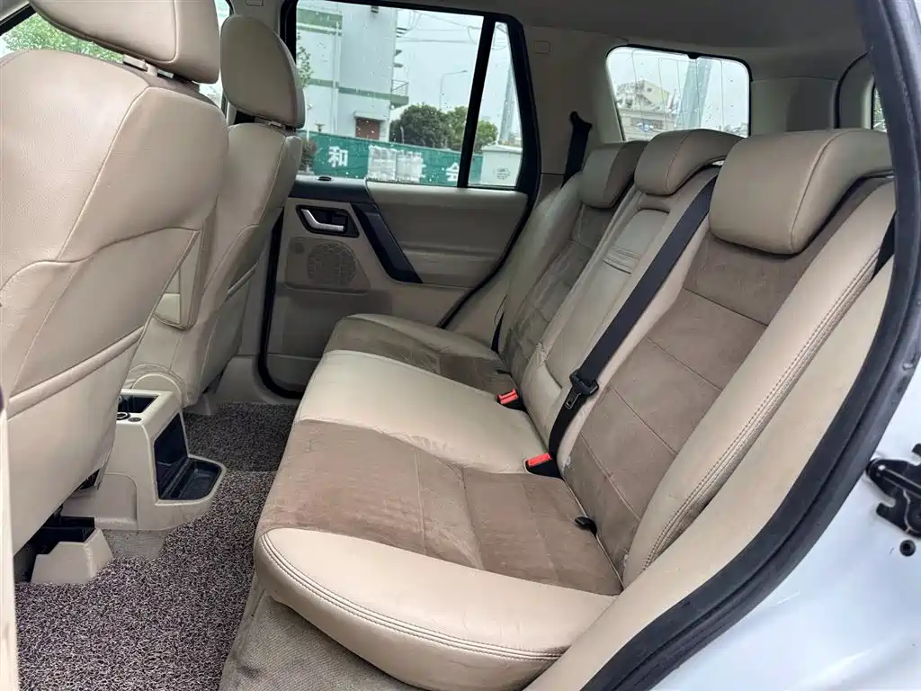 Land Rover Freelander 2 2011 3.2L i6 SE Petrol фото 8