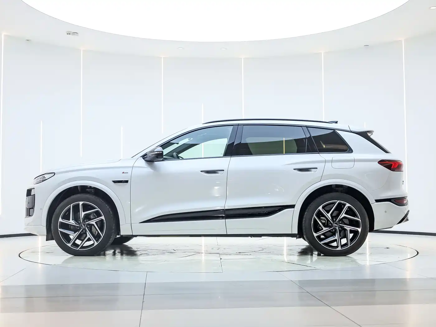 Audi Q6L e-tron 2025 Model Pioneer Edition фото 4