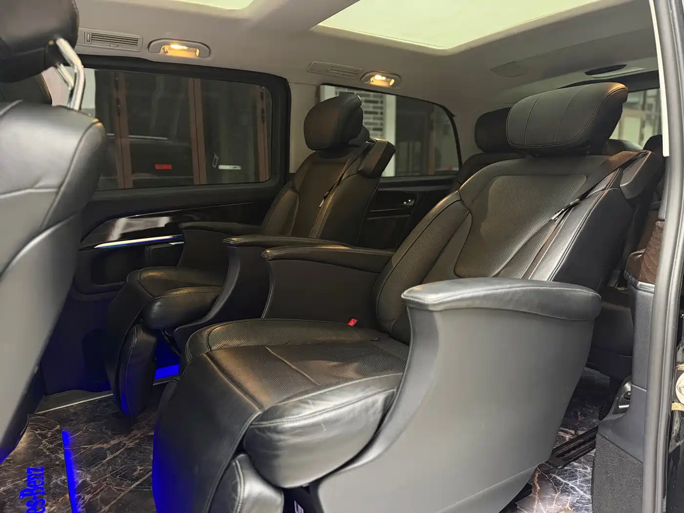Mercedes-Benz V-Class 2017 Model V 260 Premium Edition фото 8