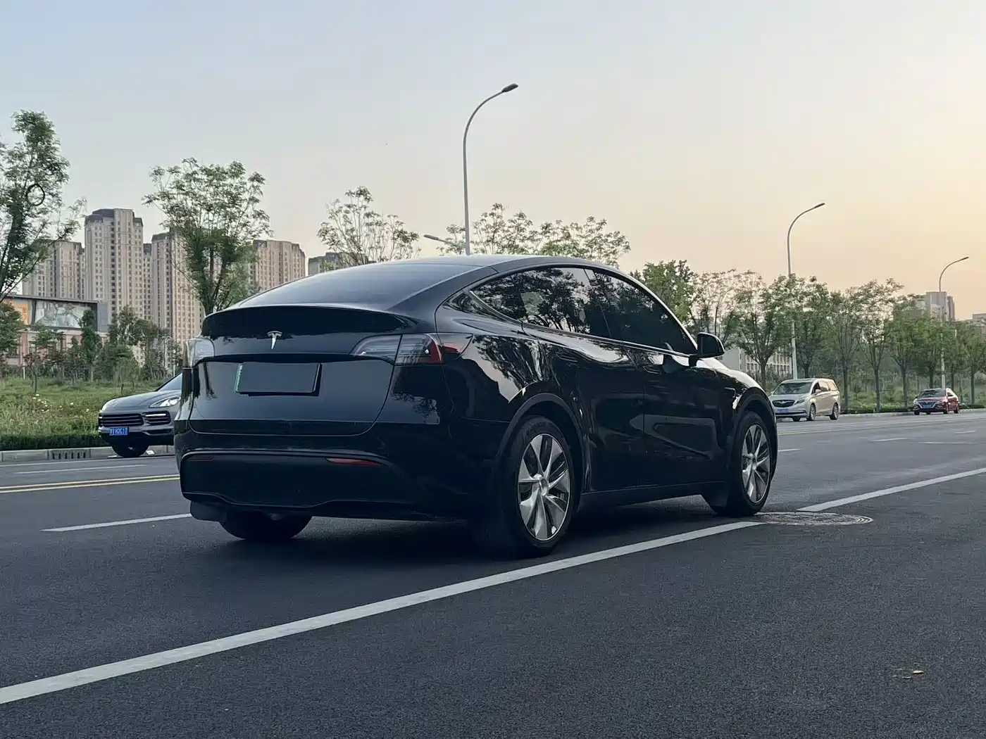 TESLA MODEL Y
