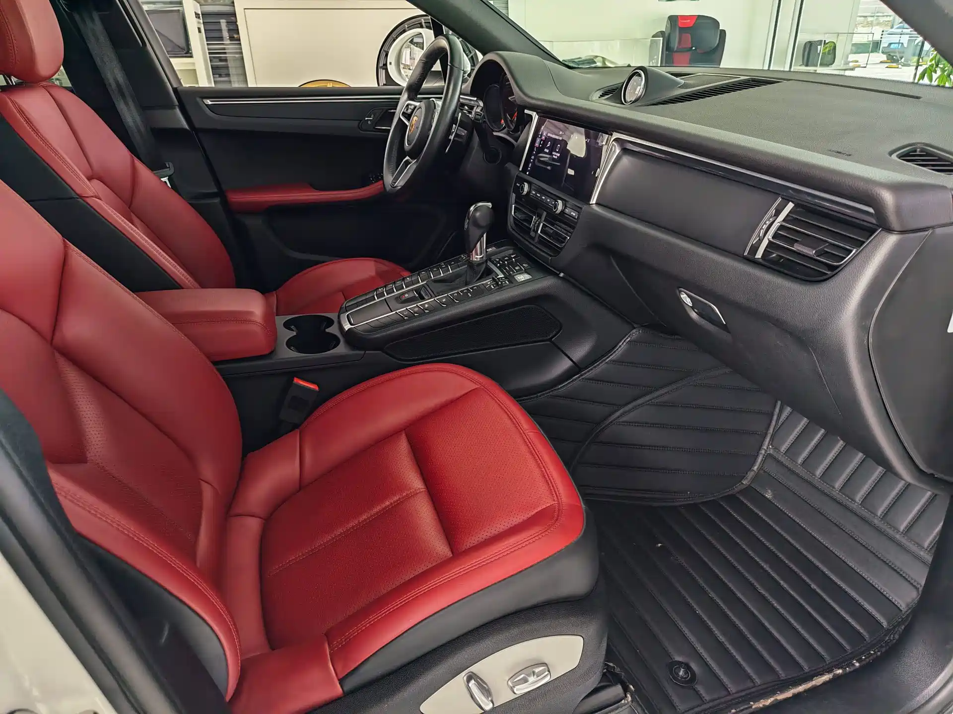 Фото 26 - Porsche Macan