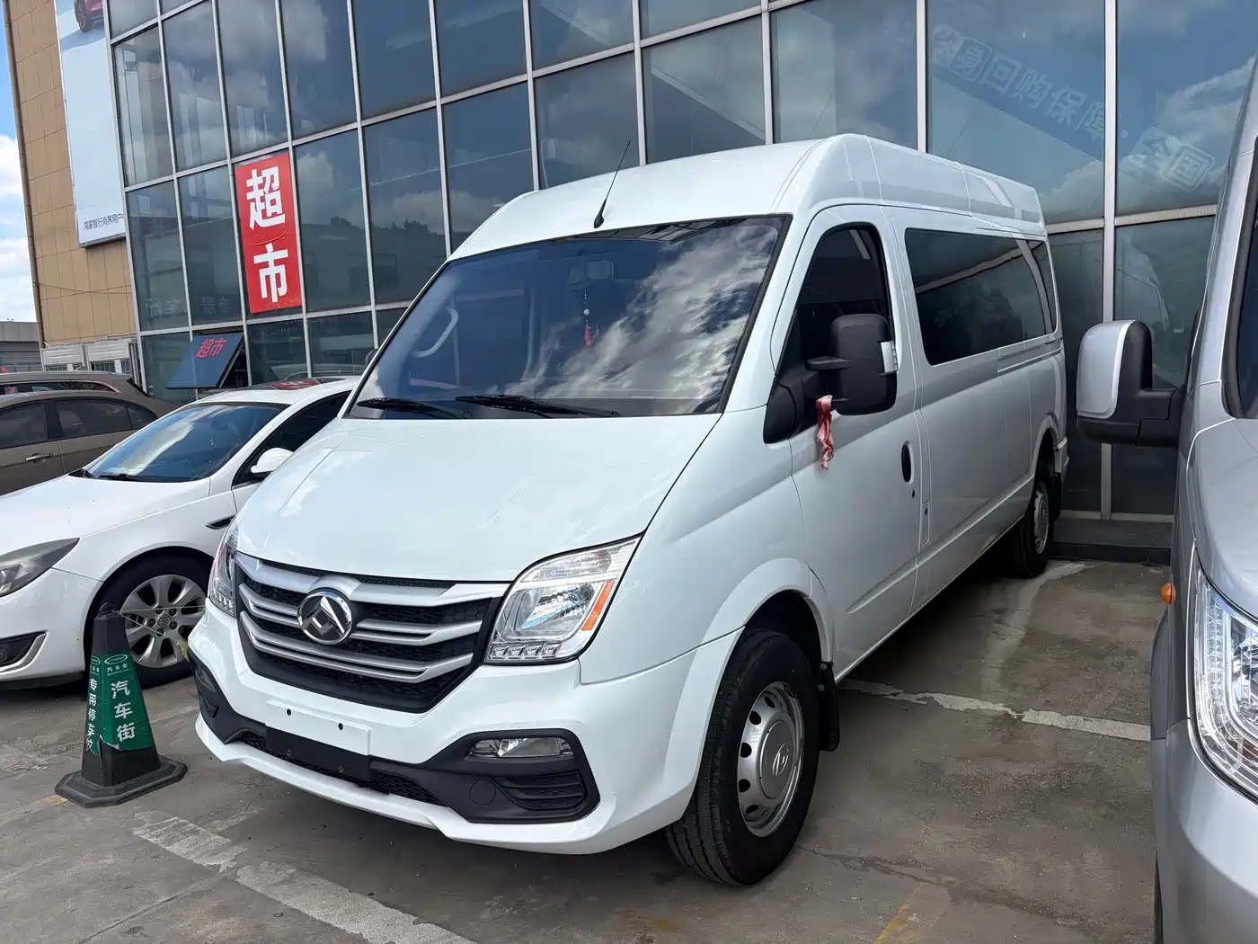 Maxus Xintu V80 2024 2024 Model Year Aoyunton Value Edition 6MT Long Wheelbase Medium Roof 127Ps 6/7/8/9-Seater
