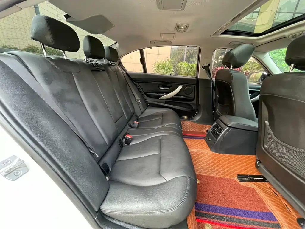Photo 14 - BMW 3 Series