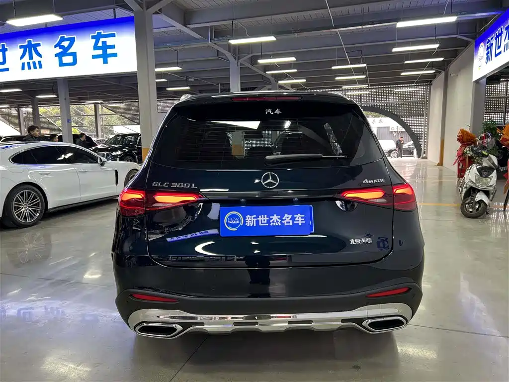 MERCEDES-BENZ GLC