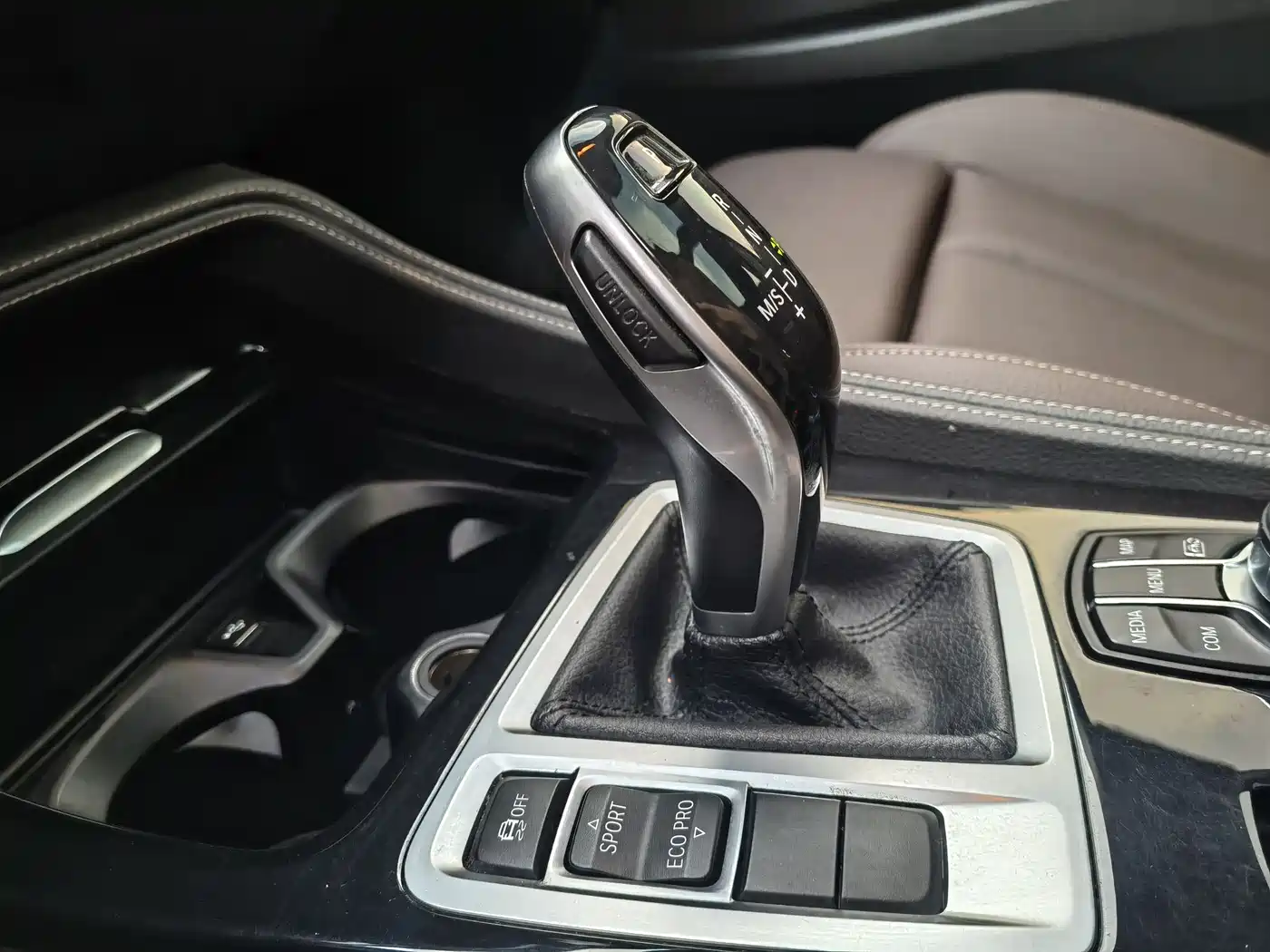 BMW 1 Series 2022 120i M Sport Shadow Edition фото 16