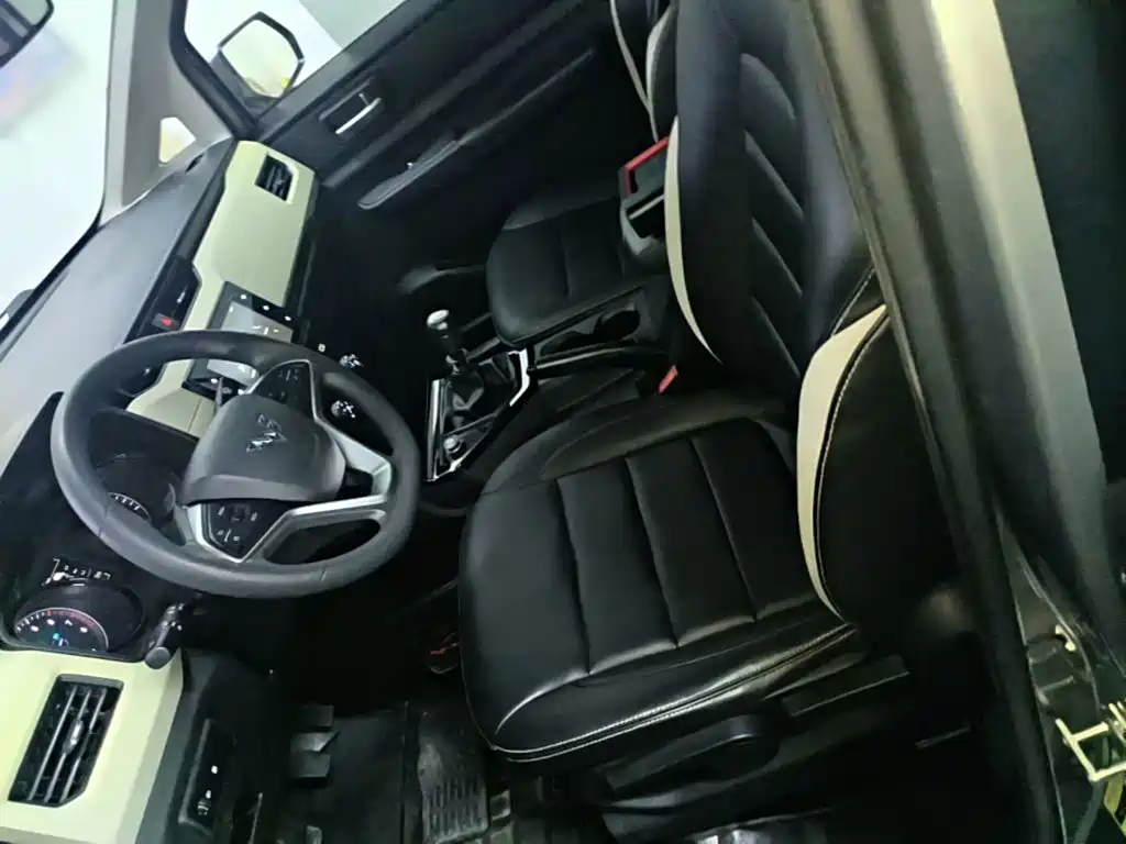 Wuling Motors Wuling Hongguang PLUS 2019 2019 1.5T Manual Luxury 7-seater