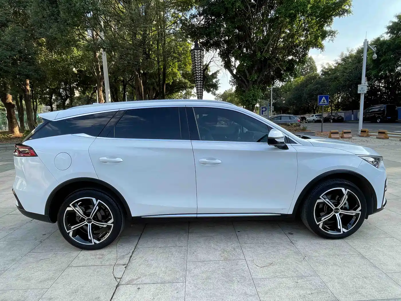 BYD Tang New Energy 2021 DM-i 112KM Honor фото 8