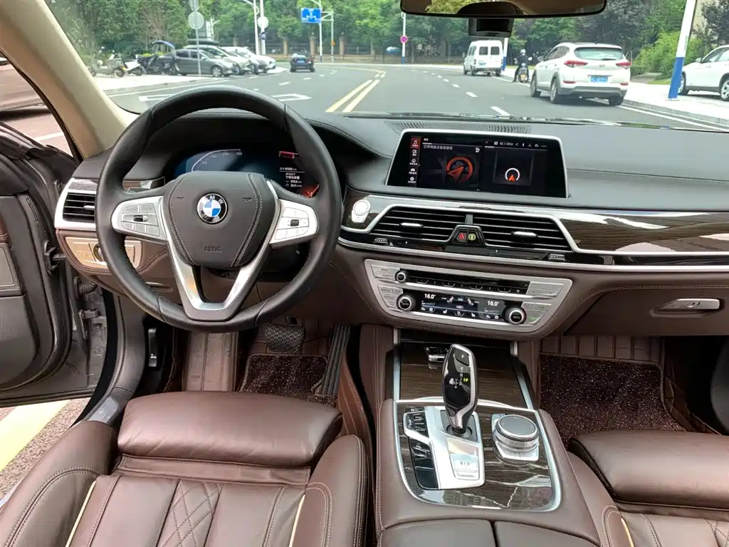 BMW 7 Series 2021 Model 730Li Luxury Package фото 11