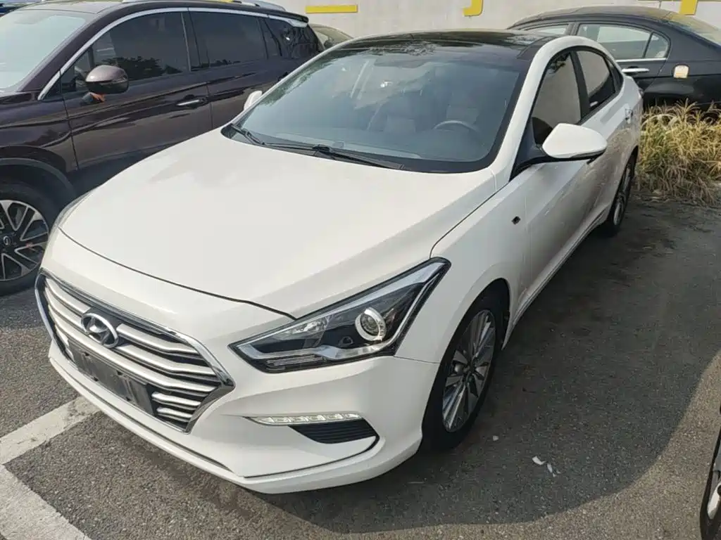 Photo 2 - Hyundai Mistra