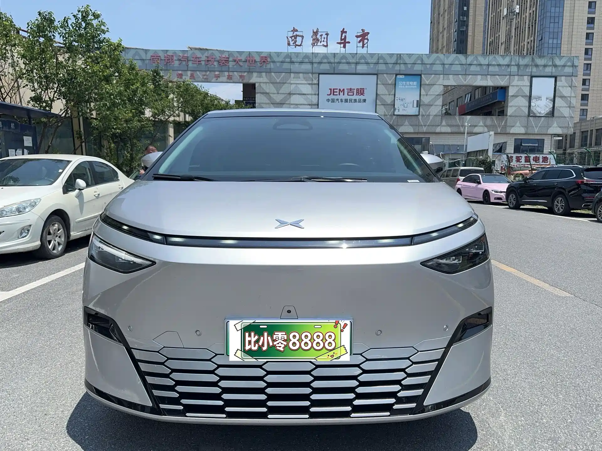 Фото 2 - XPeng X9