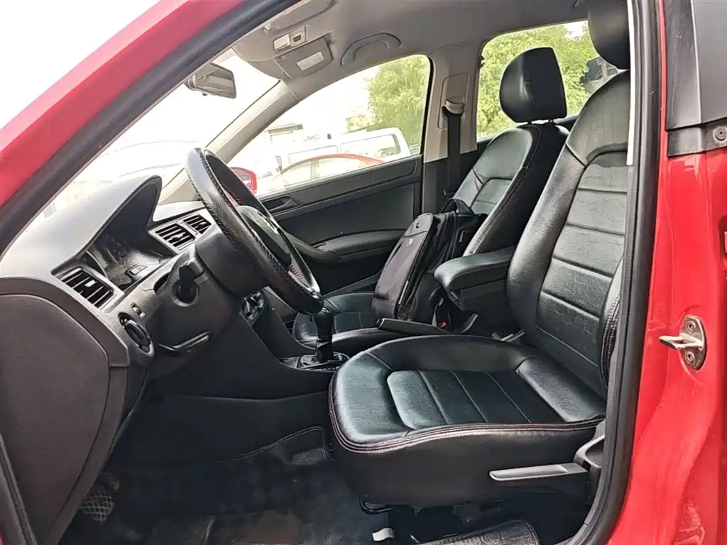 Škoda Skoda Rapid Spaceback 2016 Facelift 1.6L Automatic Forward Edition фото 15