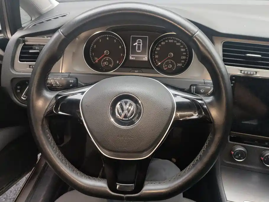 Фото 15 - Volkswagen Golf