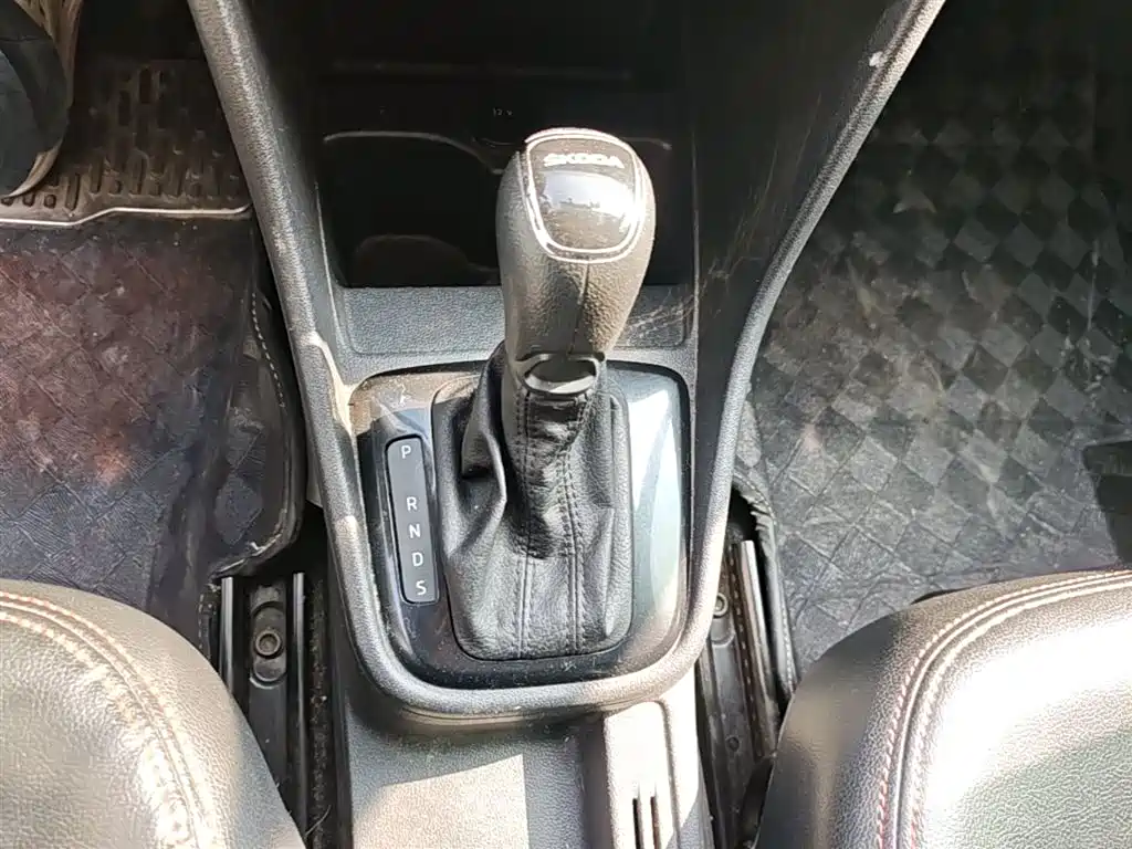 Škoda Skoda Rapid Spaceback 2016 Facelift 1.6L Automatic Forward Edition фото 14