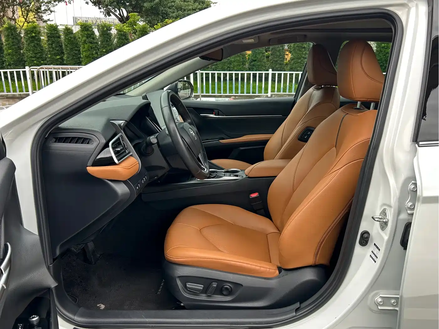 Toyota Camry 2021 2.5G Luxury Edition фото 8