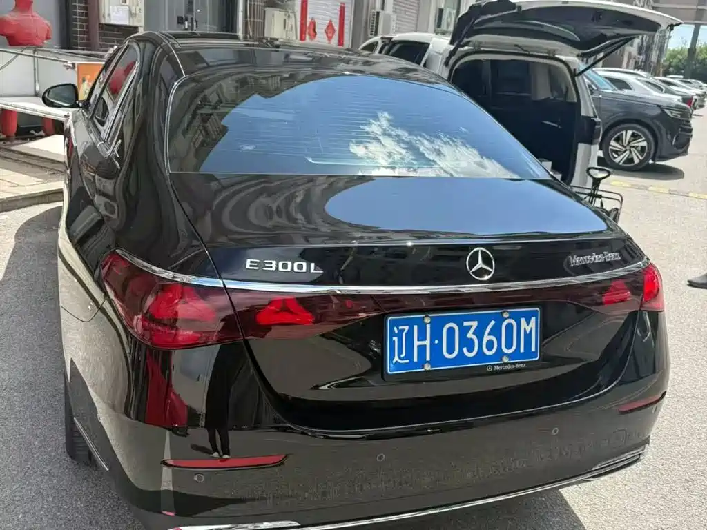 MERCEDES-BENZ E-CLASS