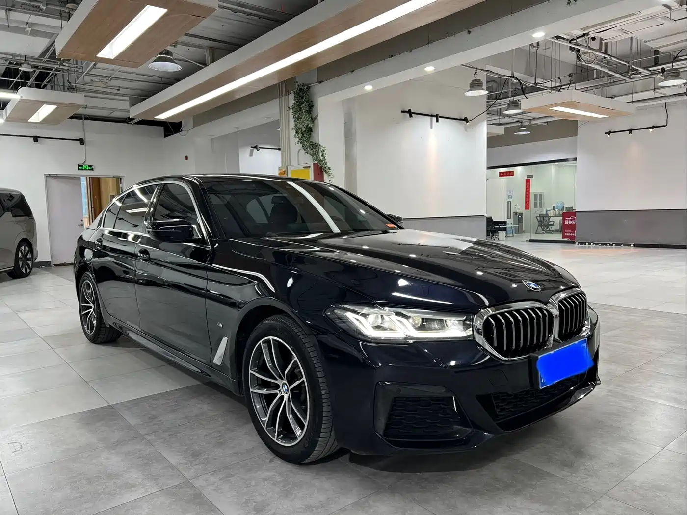 BMW 5 Series 2021 525Li M Sport Package фото 3