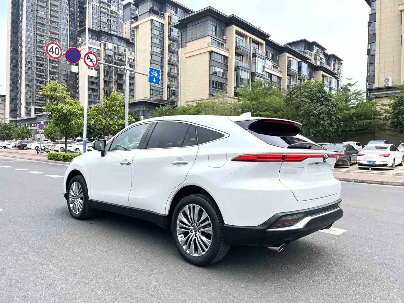 Toyota Lingfang HARRIER 2022 2.0L CVT 2WD Premium Edition фото 9
