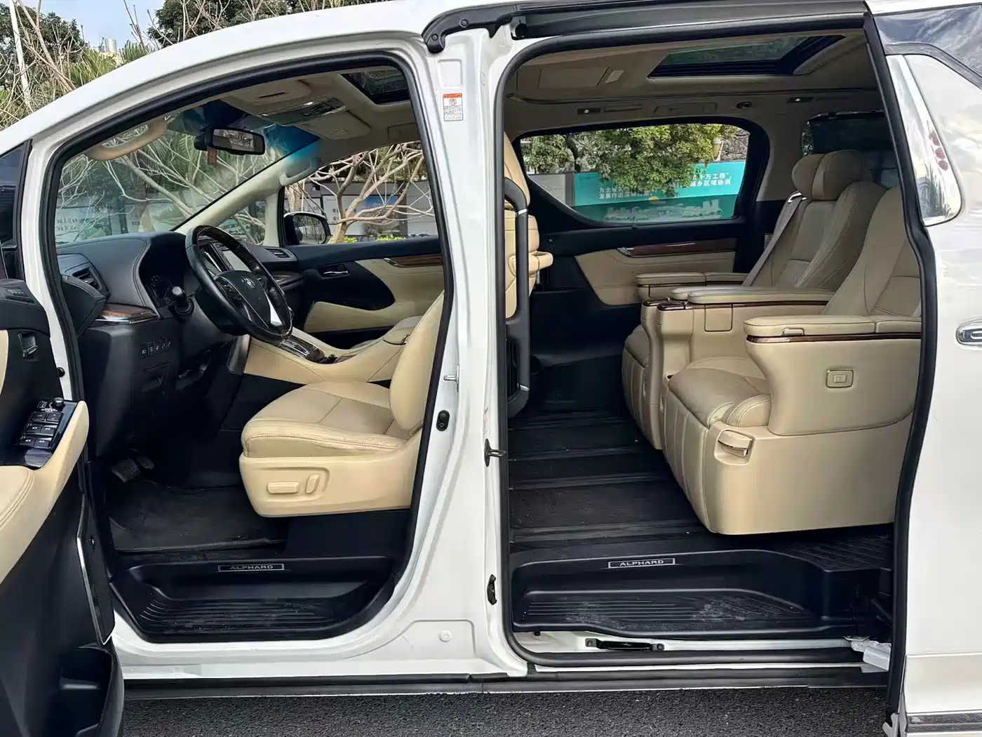 Toyota Alphard 2018 3.5L Premium фото 7