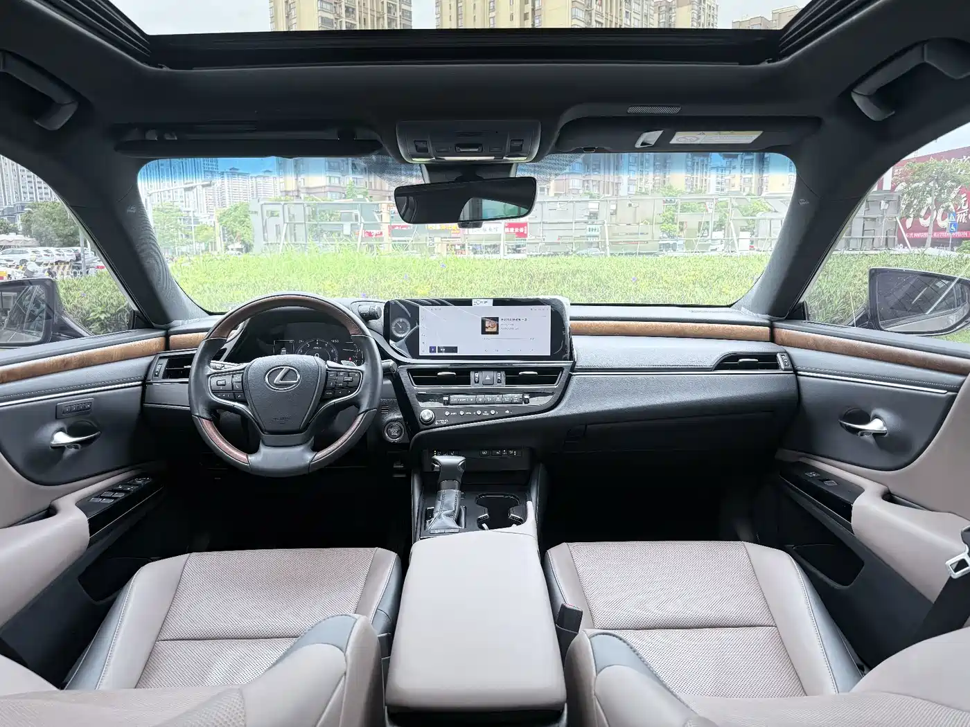 Фото 9 - Lexus ES