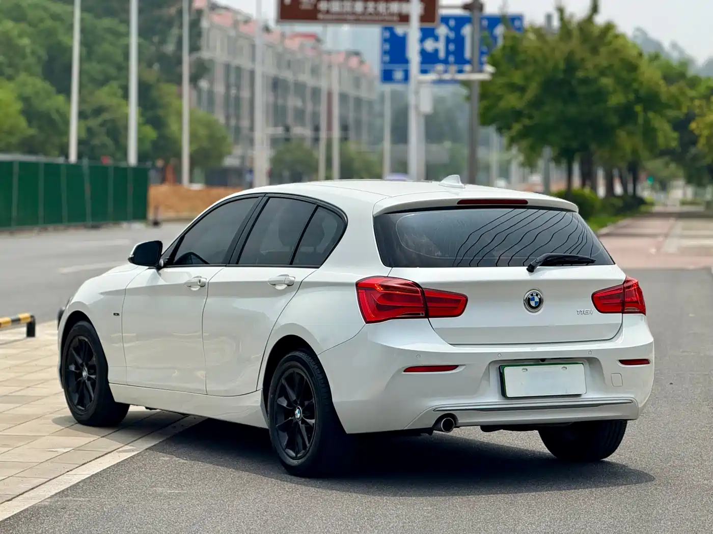 BMW 1 Series (Import) 2015 118i Urban Design Package фото 7