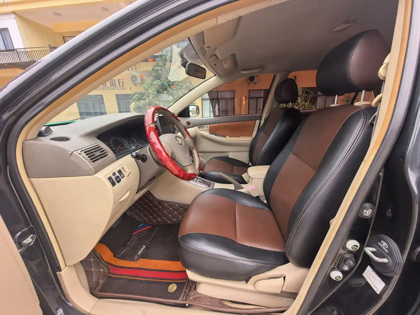 Toyota Corolla 2011 1.6L Automatic Classic Edition фото 5