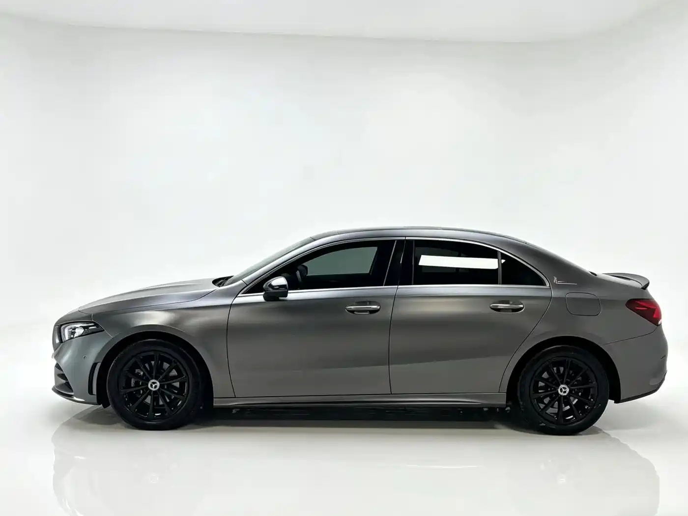 Mercedes-Benz A-Class 2019 Facelift A 200 L Sports Sedan фото 4