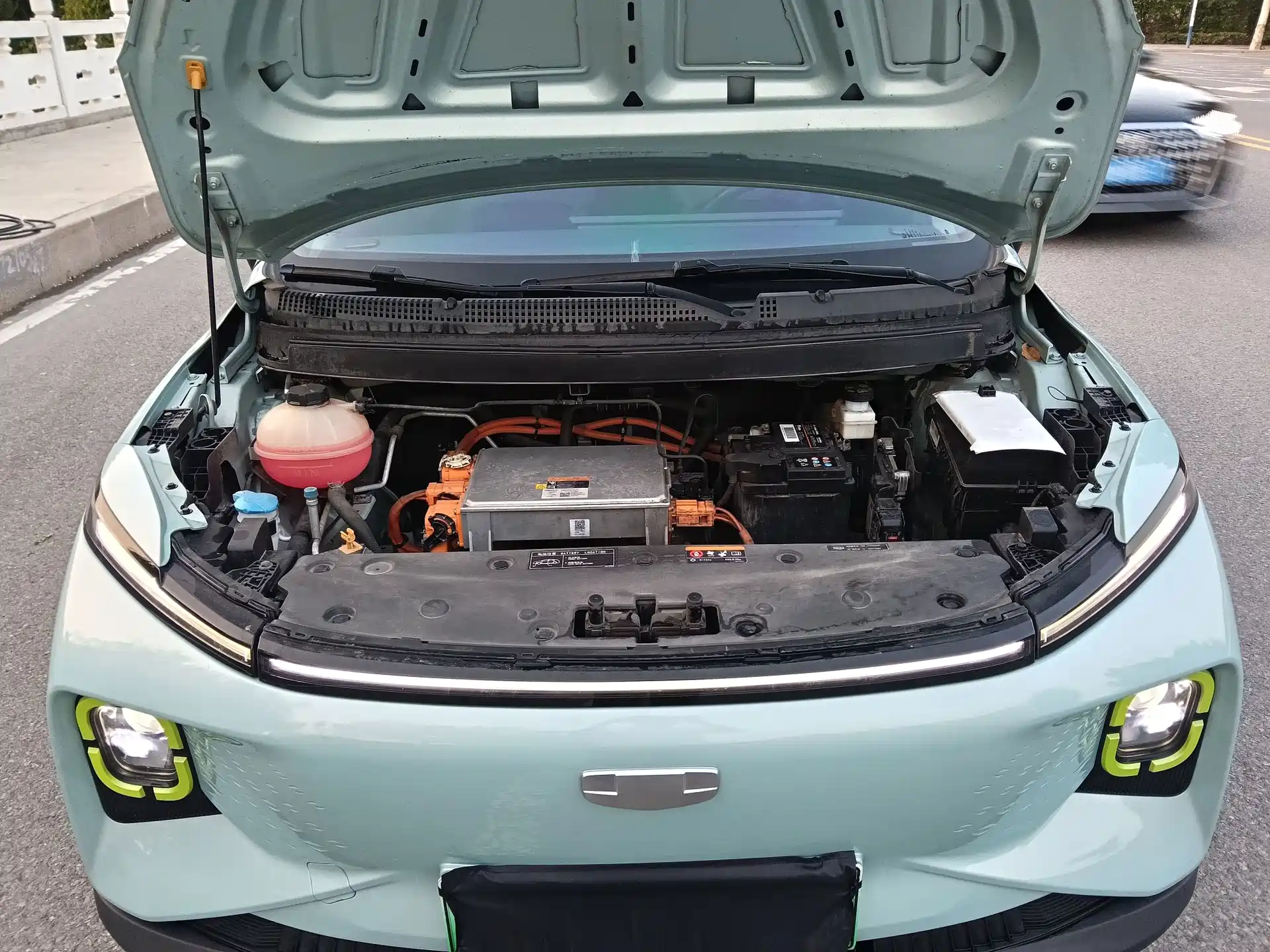 Фото 15 - Geely Geometry E Firefly