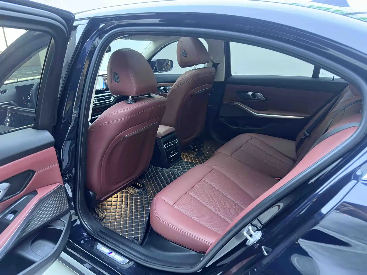 BMW 3 Series 2023 320Li M Sport Package фото 10