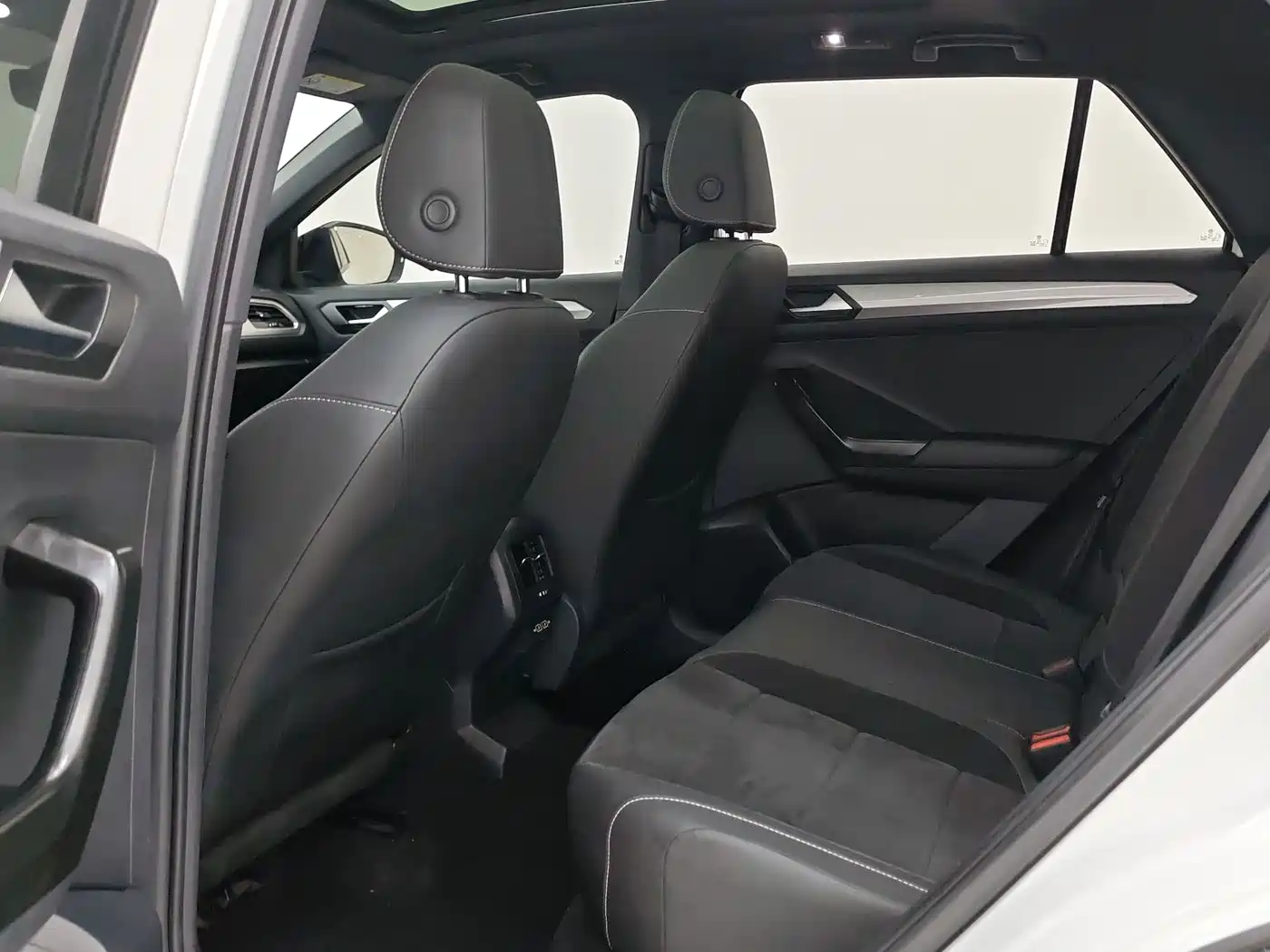Volkswagen T-ROC 2022 280TSI DSG 2WD R-Line Pro PLUS фото 9