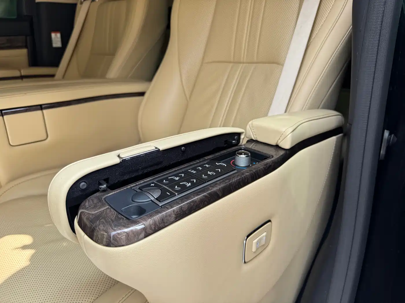 Toyota Alphard 2020 Hybrid 2.5L Premium Edition фото 16
