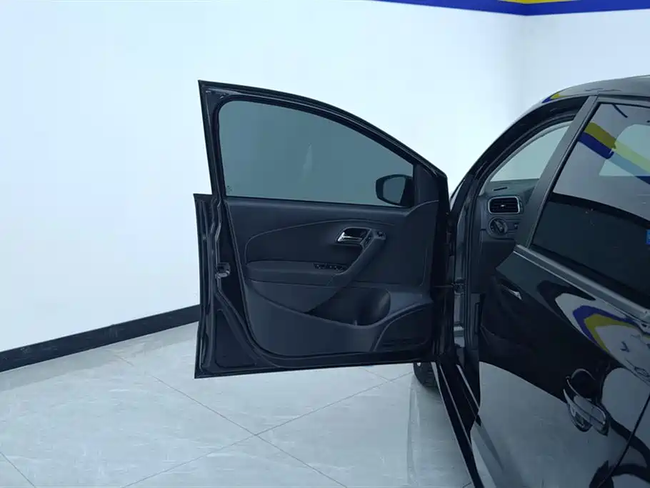 Volkswagen Polo 2014 1.4L Automatic Comfort Edition фото 7