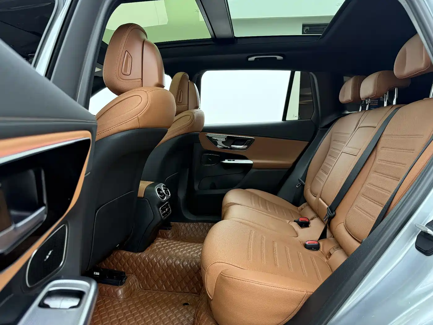 Mercedes-Benz GLC 2023 GLC 260 L 4MATIC Sport 5-seater фото 6