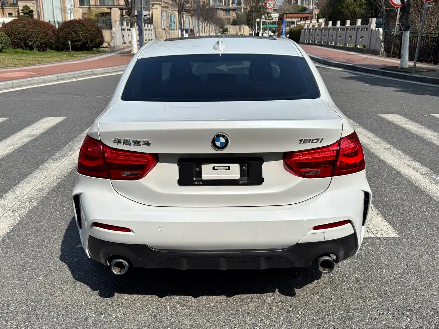 BMW 1 Series 2021 120i M Sport Shadow Edition фото 5