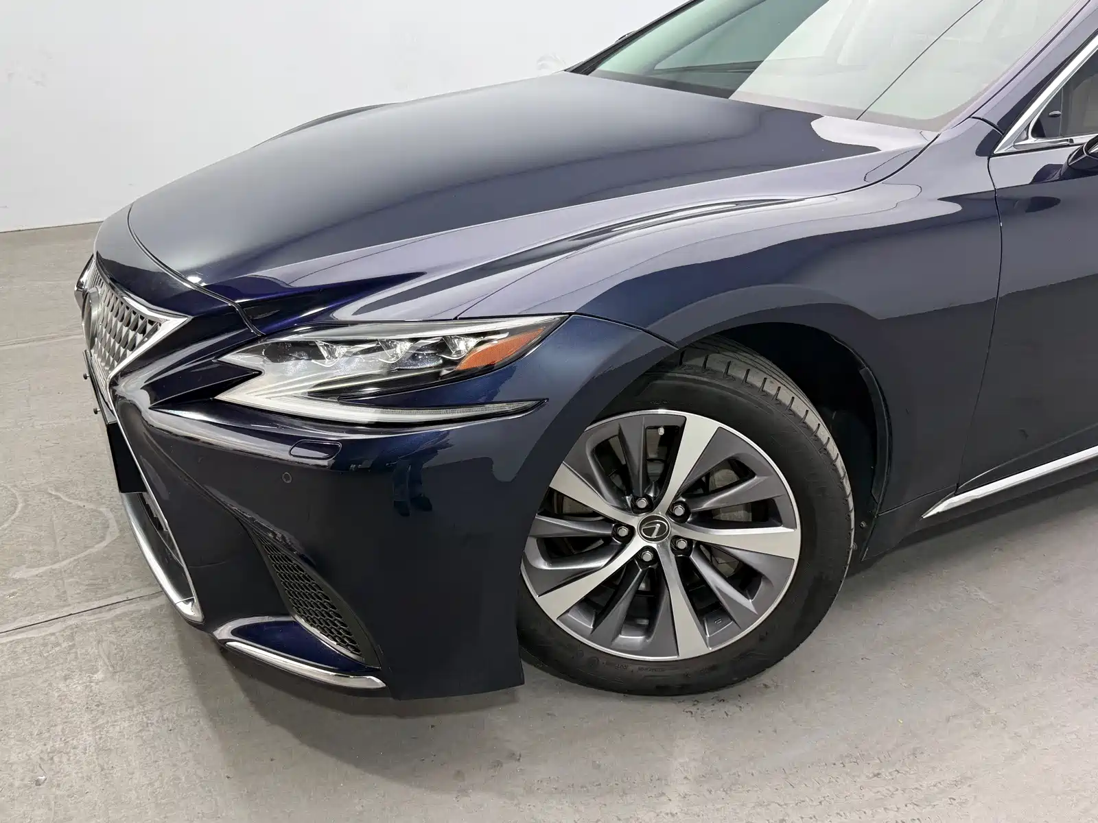 Фото 11 - Lexus LS