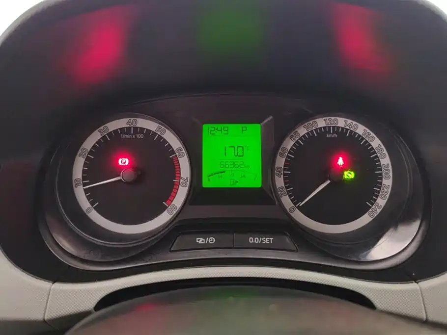 Škoda Fabia 2017 1.4L Auto Car Enjoy Edition фото 14