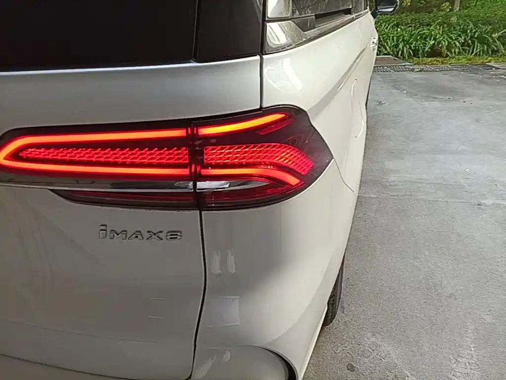 Photo 8 - Roewe iMAX8 EV