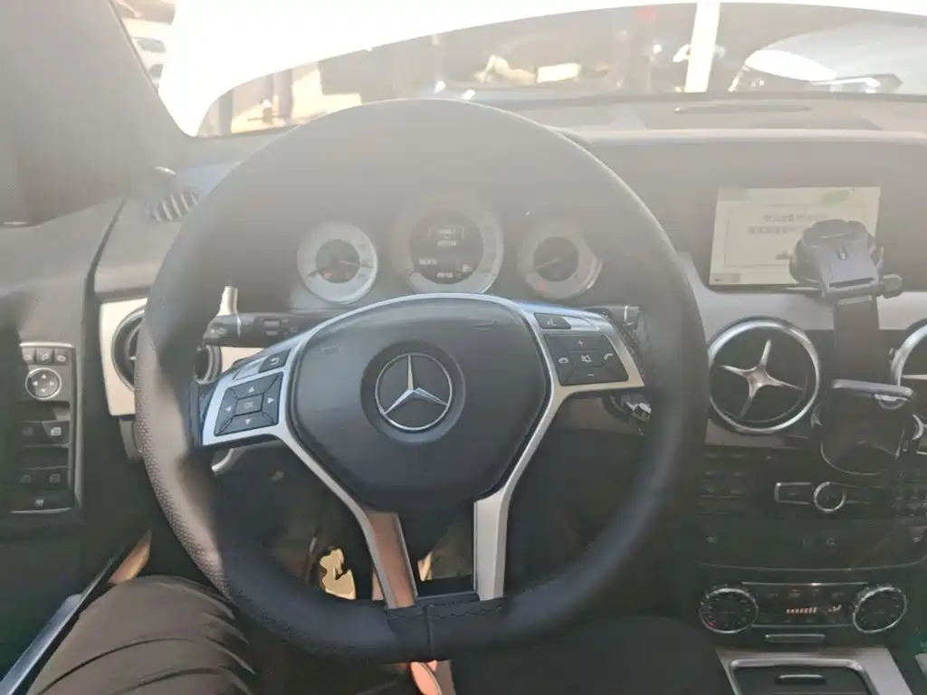 Photo 11 - Mercedes-Benz GLK-Class