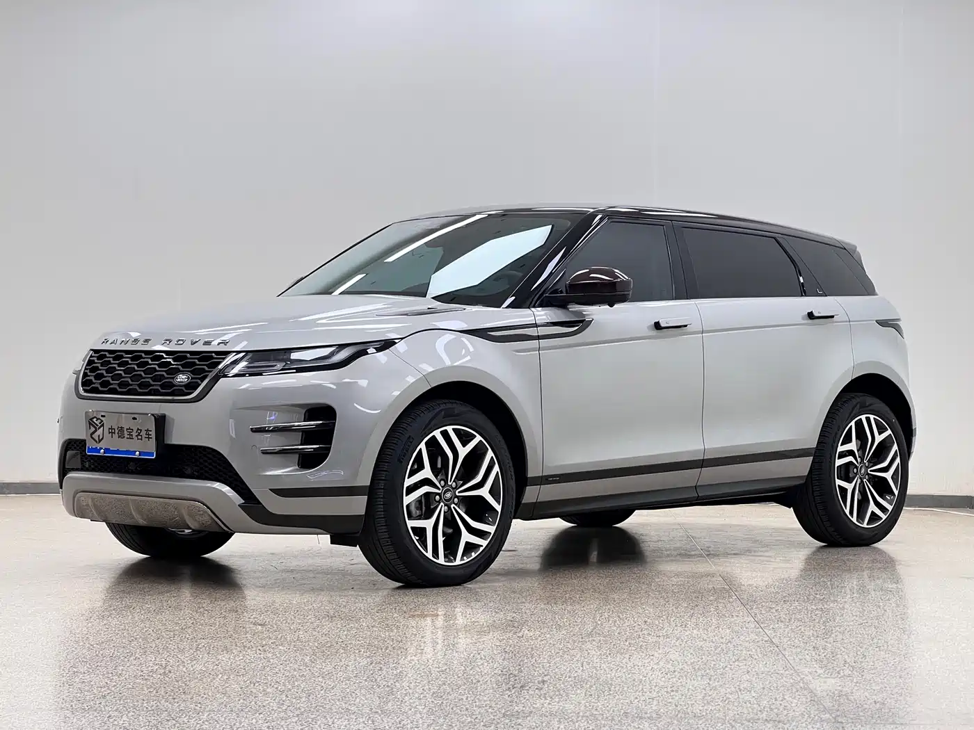 Land Rover Range Rover Evoque 2021 Range Rover Evoque L 249PS R-Dynamic First Edition Launch Edition фото 3
