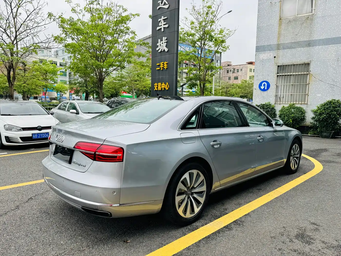 AUDI A8