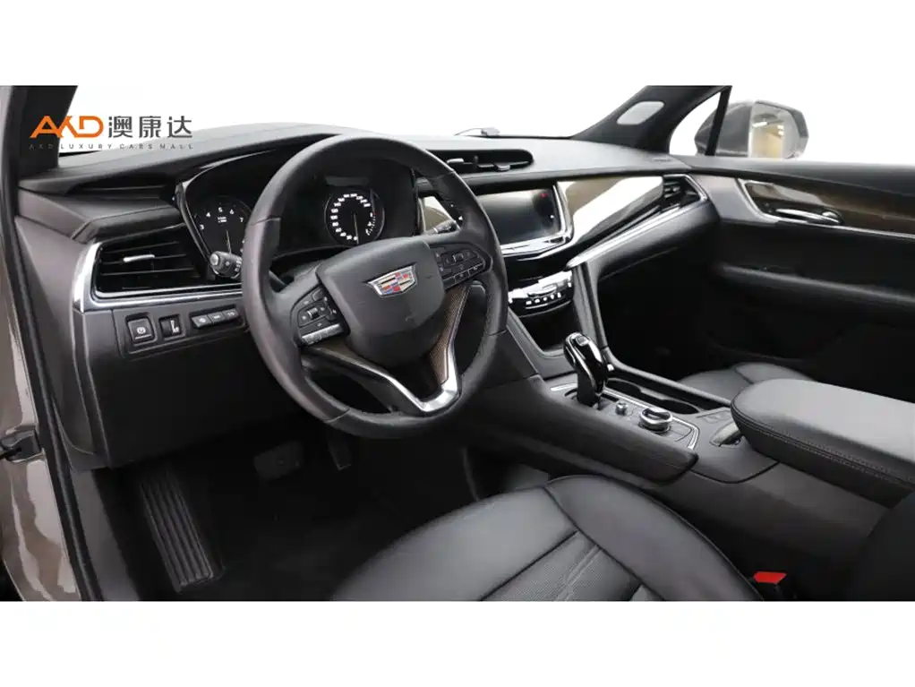 Фото 6 - Cadillac XT6