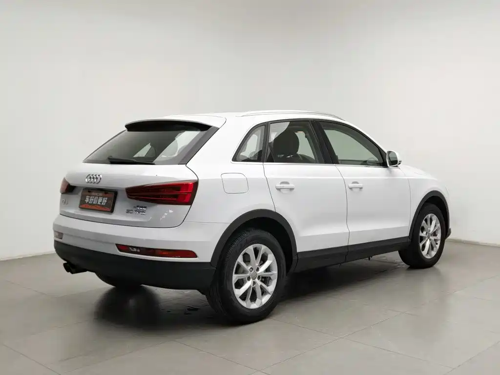 Photo 2 - Audi Q3